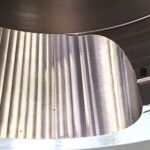 ATM Lucidatura metalli. Il pezzo si presenta inizialmente come foto, eseguita la lucidatura della bocchetta per permettere lo scorrimento del materiale di lavorazione