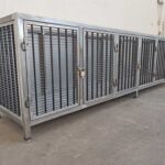 ATM Progetti su misura. Partendo da un disegno, eseguita lavorazione dei vari componenti, taglio laser delle lamiere, taglio laser dei tubi per telaio, saldatura griglie, assemblaggio telaio con vari componenti. Esguita verniciatura conto terzi e consegna, assemblaggio legno superiore e consegna al cliente che ha provveduto al montaggio in negozio.